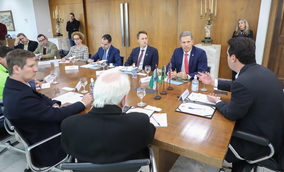Governador Ratinho Junior apresenta potenciais do Paraná ao cônsul-geral dos EUA