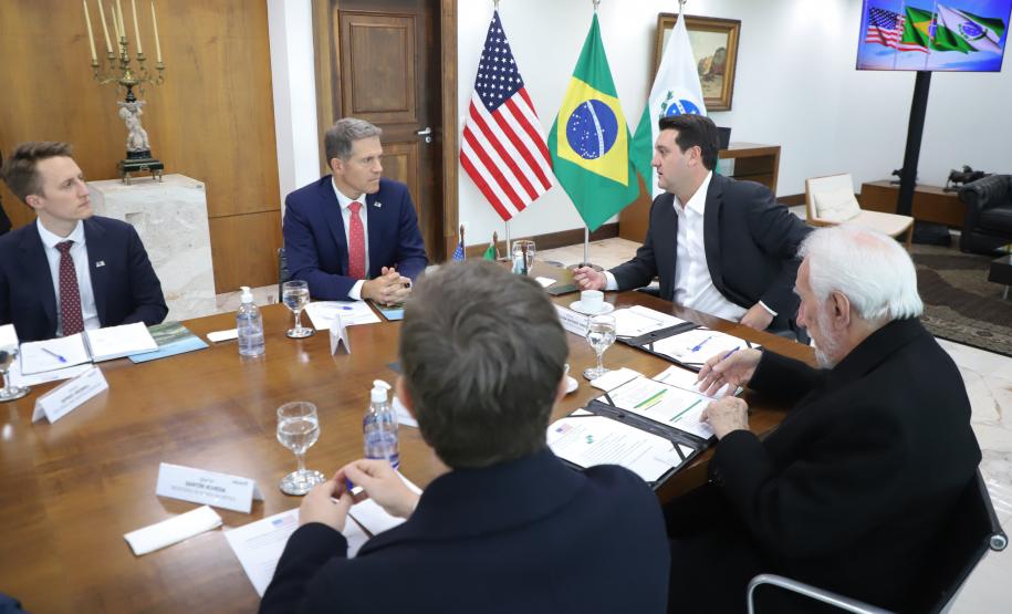 Governador Ratinho Junior apresenta potenciais do Paraná ao cônsul-geral dos EUA