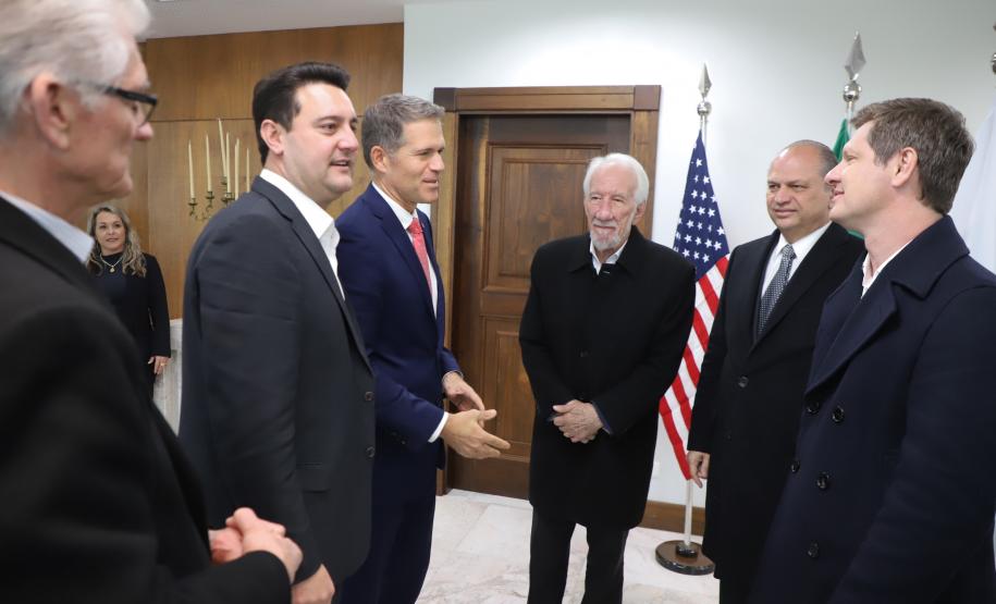 Governador Ratinho Junior apresenta potenciais do Paraná ao cônsul-geral dos EUA