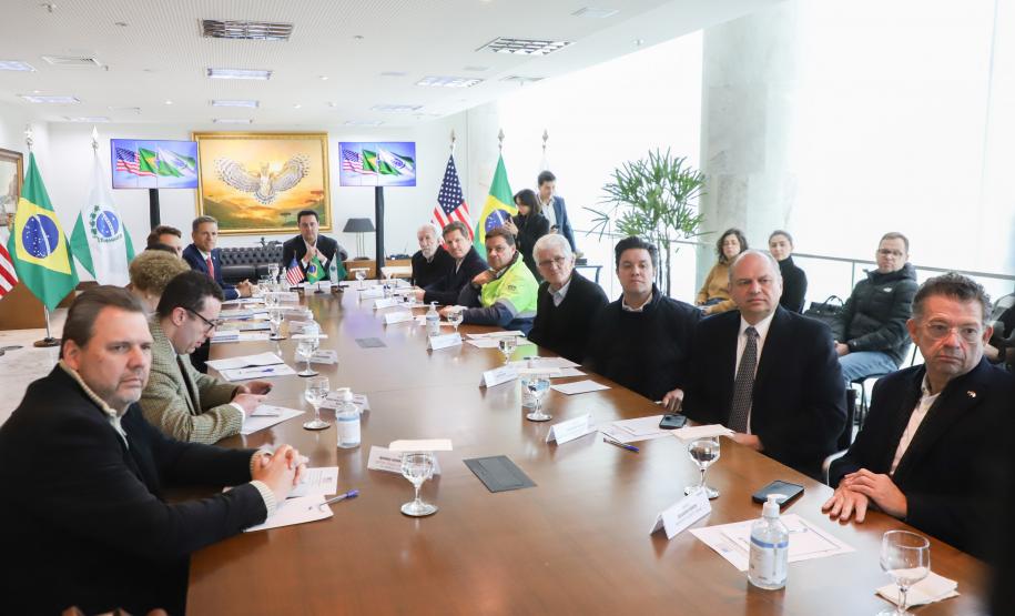 Governador Ratinho Junior apresenta potenciais do Paraná ao cônsul-geral dos EUA