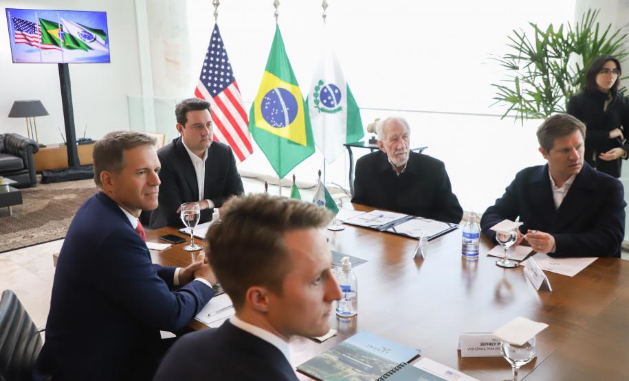 Governador Ratinho Junior apresenta potenciais do Paraná ao cônsul-geral dos EUA