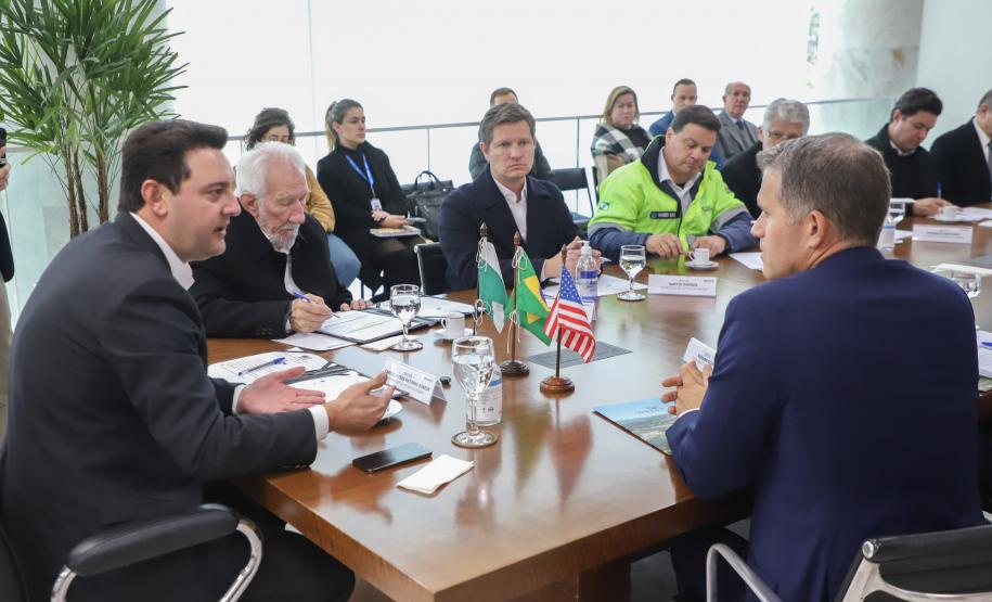 Governador Ratinho Junior apresenta potenciais do Paraná ao cônsul-geral dos EUA
