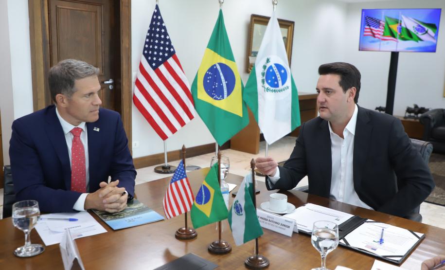 Governador Ratinho Junior apresenta potenciais do Paraná ao cônsul-geral dos EUA