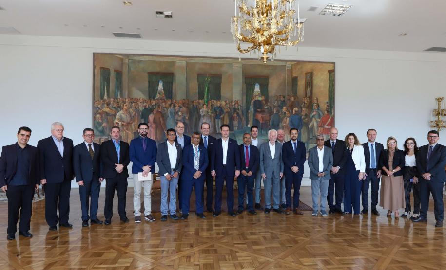 Comitiva da Índia visita Paraná para planejar instalação de supercomputadores