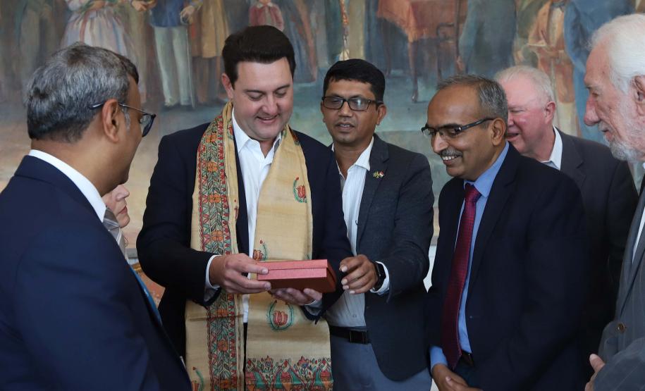 Comitiva da Índia visita Paraná para planejar instalação de supercomputadores