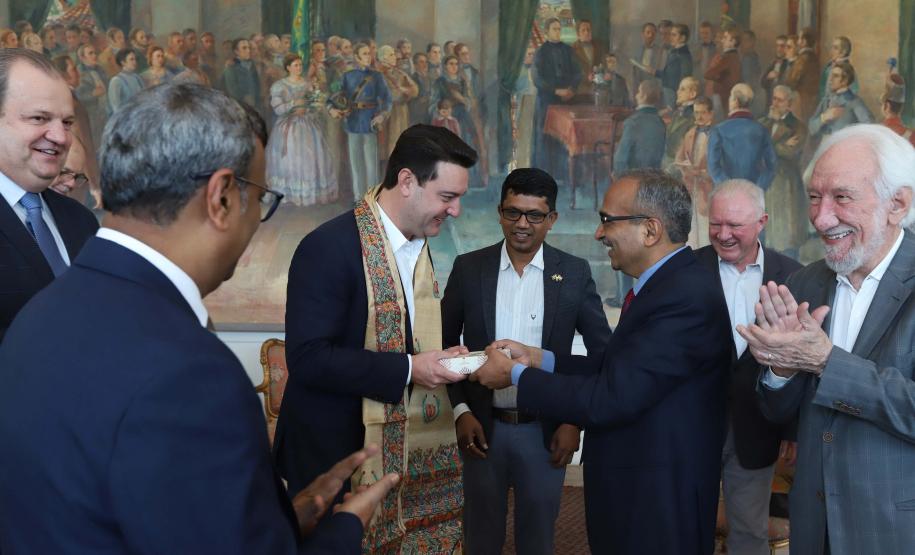 Comitiva da Índia visita Paraná para planejar instalação de supercomputadores