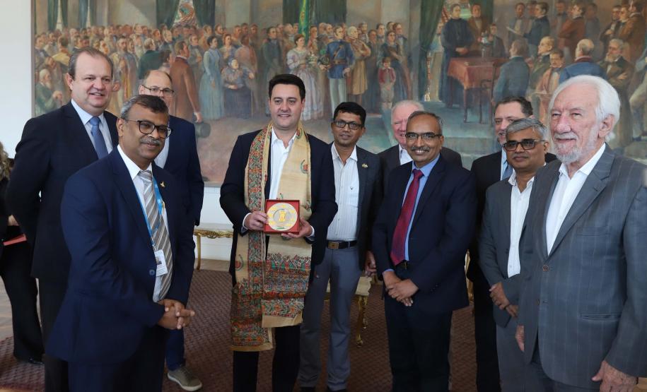 Comitiva da Índia visita Paraná para planejar instalação de supercomputadores