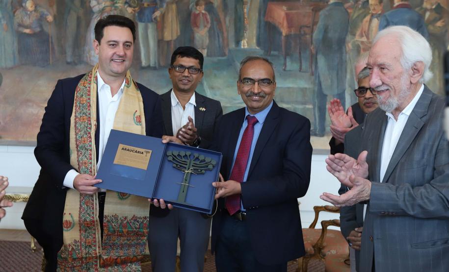 Comitiva da Índia visita Paraná para planejar instalação de supercomputadores