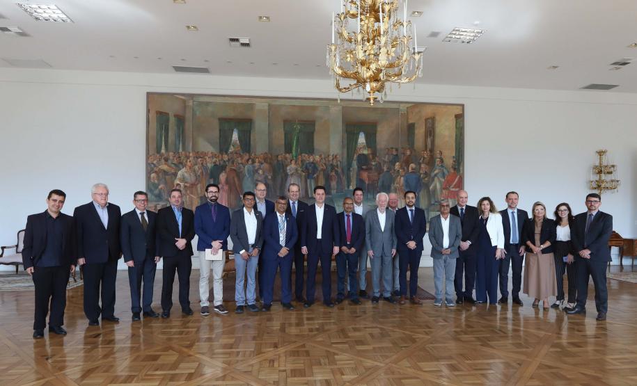Comitiva da Índia visita Paraná para planejar instalação de supercomputadores