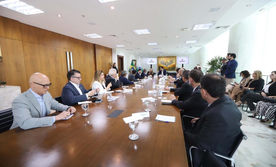 Comitiva da Índia visita Paraná para planejar instalação de supercomputadores