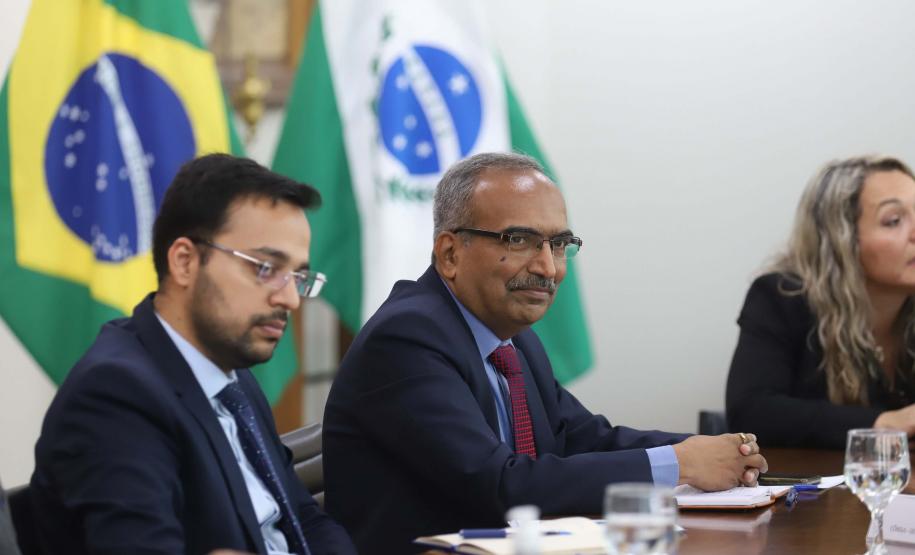 Comitiva da Índia visita Paraná para planejar instalação de supercomputadores