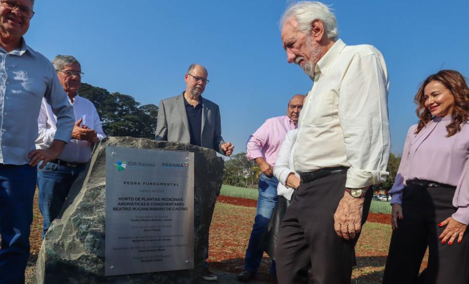 Darci Piana lança horto de plantas medicinais, aromáticas e condimentares em Londrina