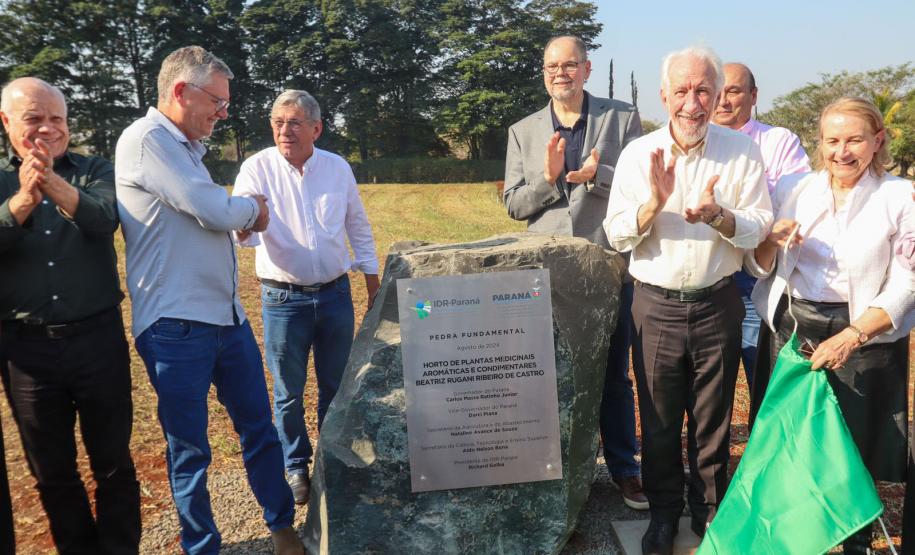 Darci Piana lança horto de plantas medicinais, aromáticas e condimentares em Londrina