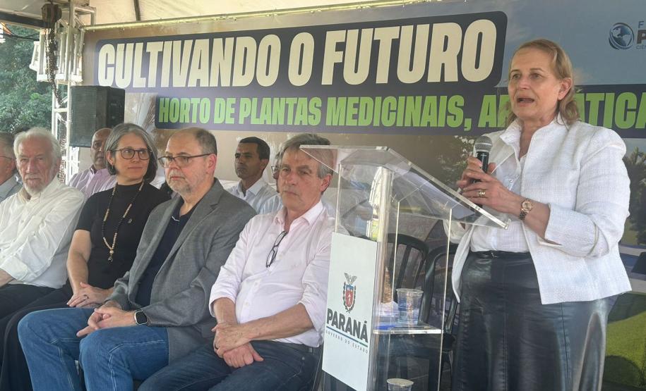 Darci Piana lança horto de plantas medicinais, aromáticas e condimentares em Londrina