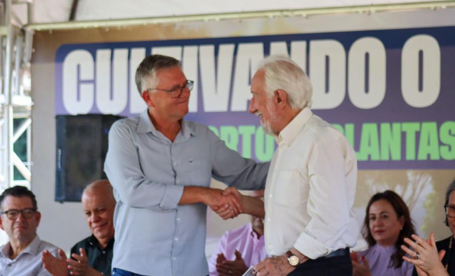 Darci Piana lança horto de plantas medicinais, aromáticas e condimentares em Londrina