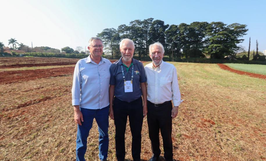 Darci Piana lança horto de plantas medicinais, aromáticas e condimentares em Londrina