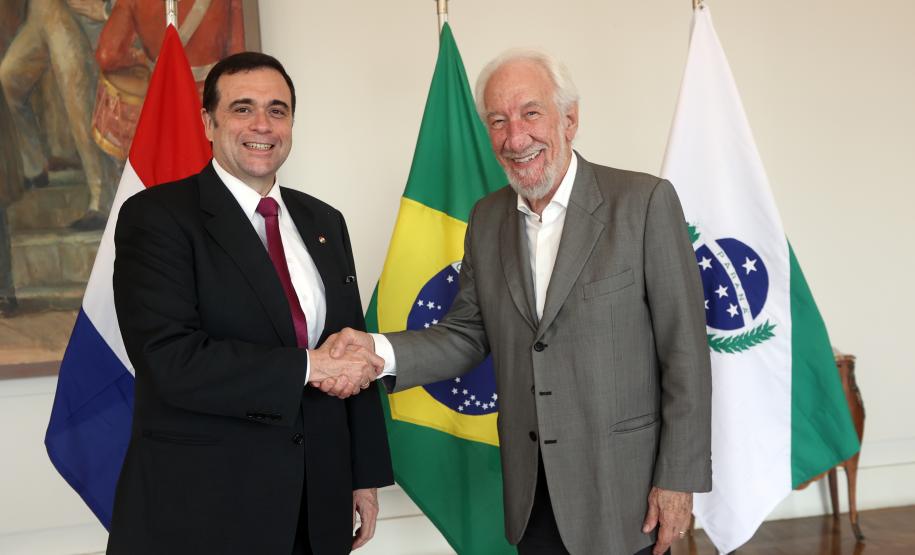 Piana destaca ao embaixador do Paraguai ações do Paraná na infraestrutura e educação