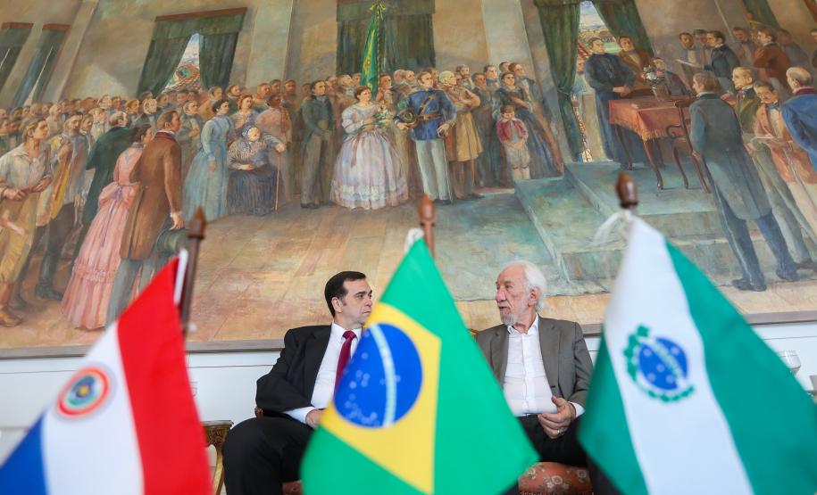 Piana destaca ao embaixador do Paraguai ações do Paraná na infraestrutura e educação