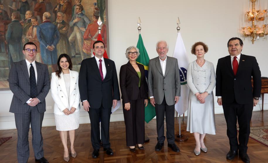 Piana destaca ao embaixador do Paraguai ações do Paraná na infraestrutura e educação