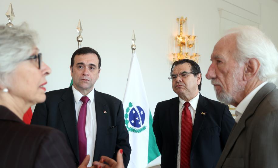 Piana destaca ao embaixador do Paraguai ações do Paraná na infraestrutura e educação