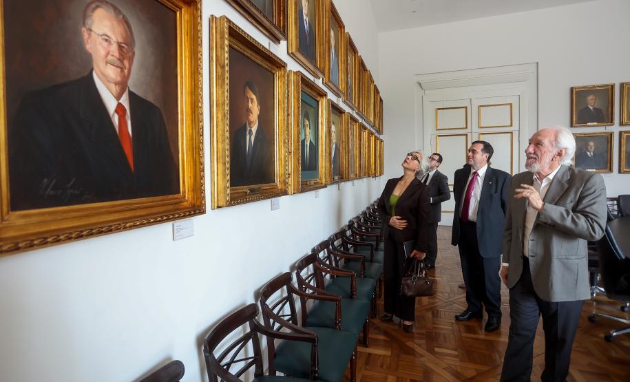 Piana destaca ao embaixador do Paraguai ações do Paraná na infraestrutura e educação