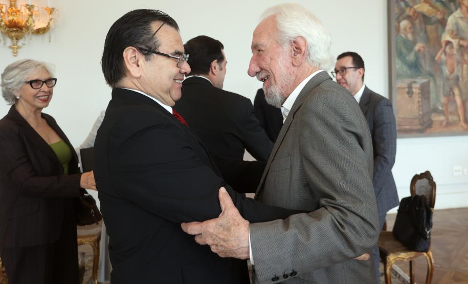 Piana destaca ao embaixador do Paraguai ações do Paraná na infraestrutura e educação