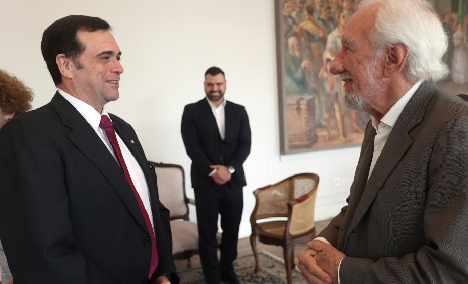 Piana destaca ao embaixador do Paraguai ações do Paraná na infraestrutura e educação