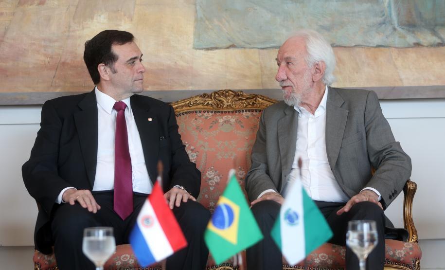 Piana destaca ao embaixador do Paraguai ações do Paraná na infraestrutura e educação