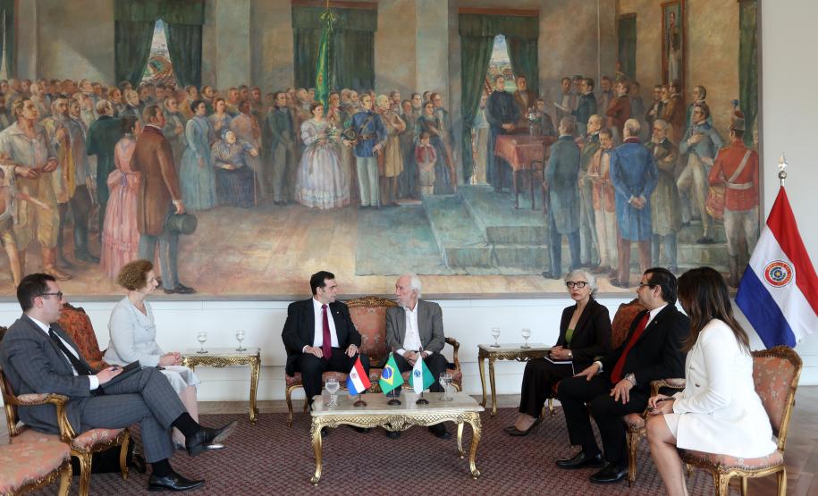 Piana destaca ao embaixador do Paraguai ações do Paraná na infraestrutura e educação