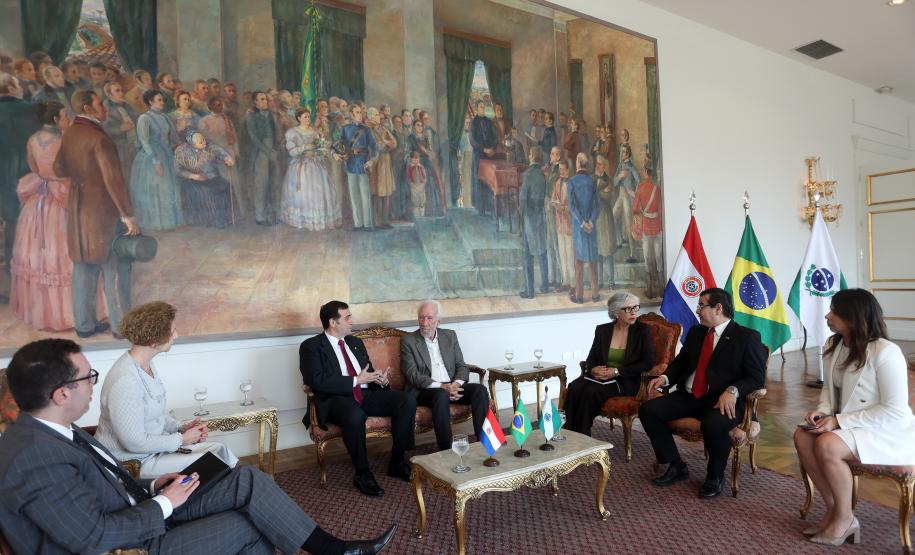 Piana destaca ao embaixador do Paraguai ações do Paraná na infraestrutura e educação