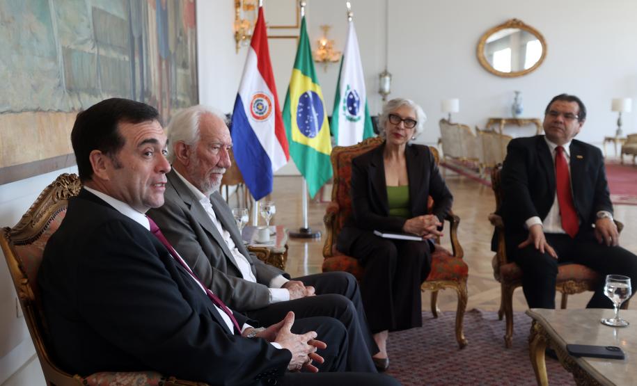 Piana destaca ao embaixador do Paraguai ações do Paraná na infraestrutura e educação