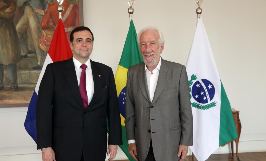 Piana destaca ao embaixador do Paraguai ações do Paraná na infraestrutura e educação