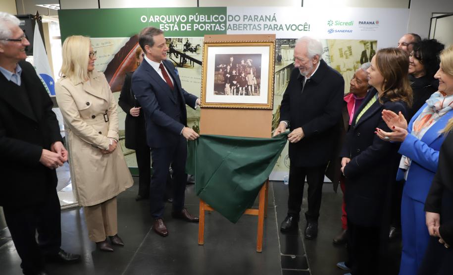Raízes: jornada dos imigrantes é retratada em exposição no Arquivo Público do Paraná