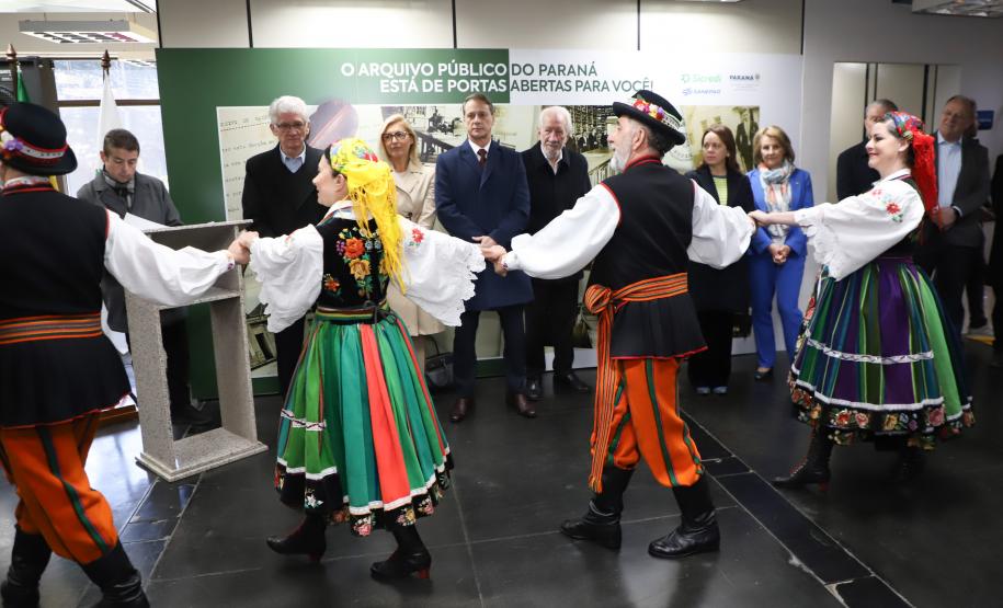 Raízes: jornada dos imigrantes é retratada em exposição no Arquivo Público do Paraná