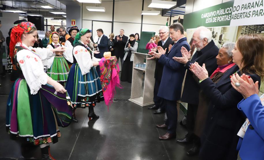 Raízes: jornada dos imigrantes é retratada em exposição no Arquivo Público do Paraná