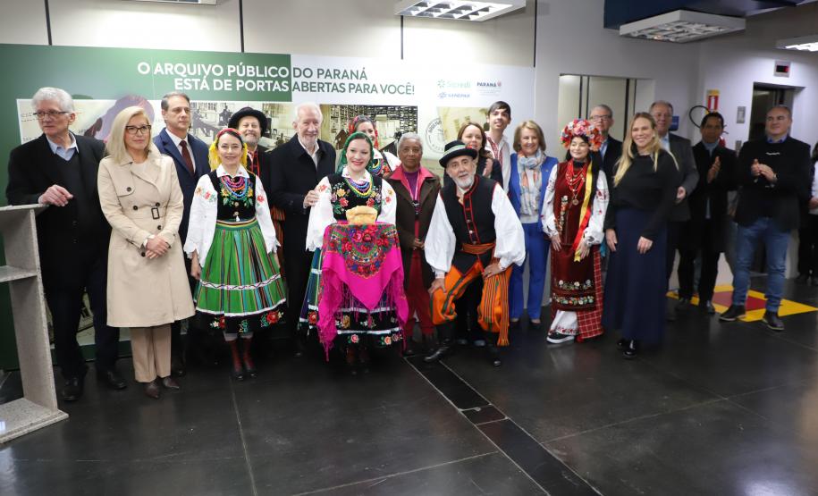 Raízes: jornada dos imigrantes é retratada em exposição no Arquivo Público do Paraná