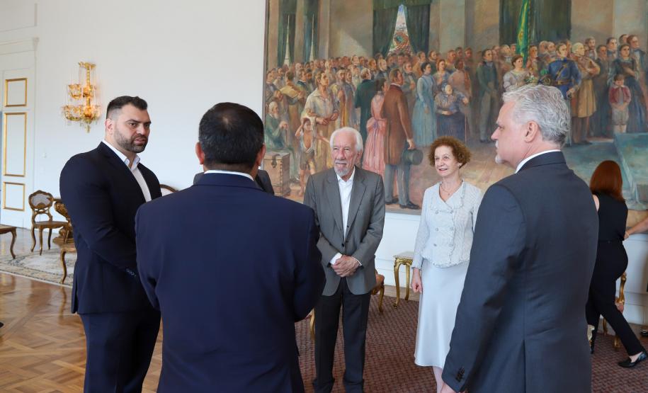 Piana apresenta a embaixador da Costa Rica bons resultados na educação e no turismo