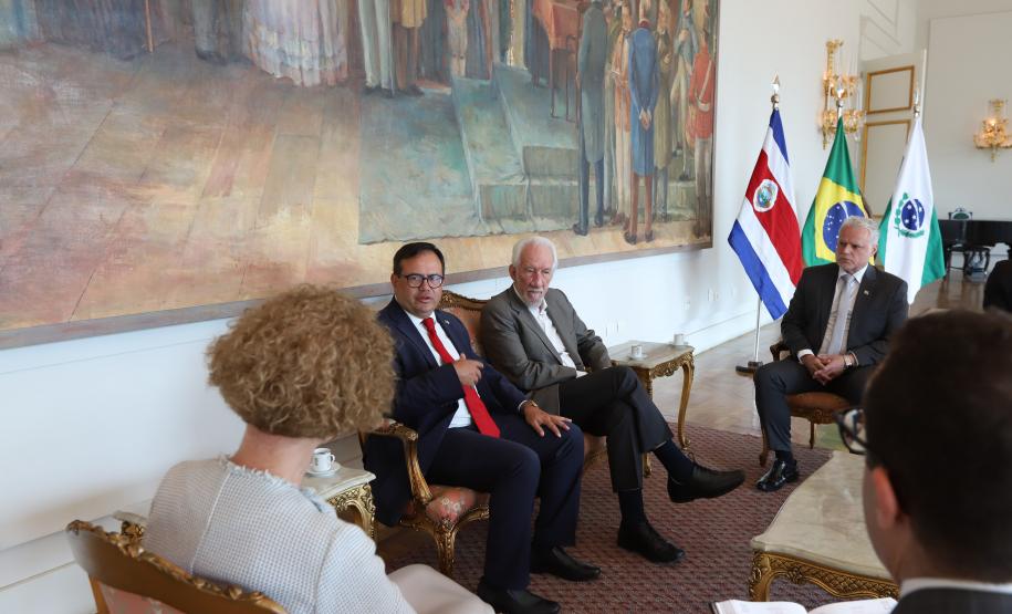 Piana apresenta a embaixador da Costa Rica bons resultados na educação e no turismo