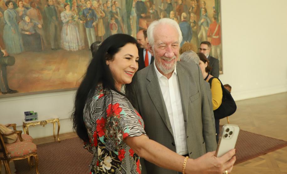 Representantes de 39 países: Piana apresenta potencial do Paraná ao Corpo Consular