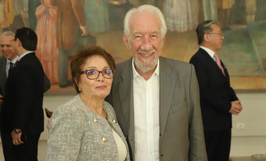 Representantes de 39 países: Piana apresenta potencial do Paraná ao Corpo Consular