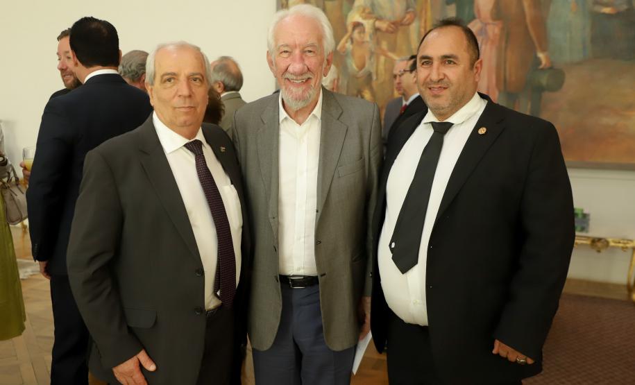 Representantes de 39 países: Piana apresenta potencial do Paraná ao Corpo Consular