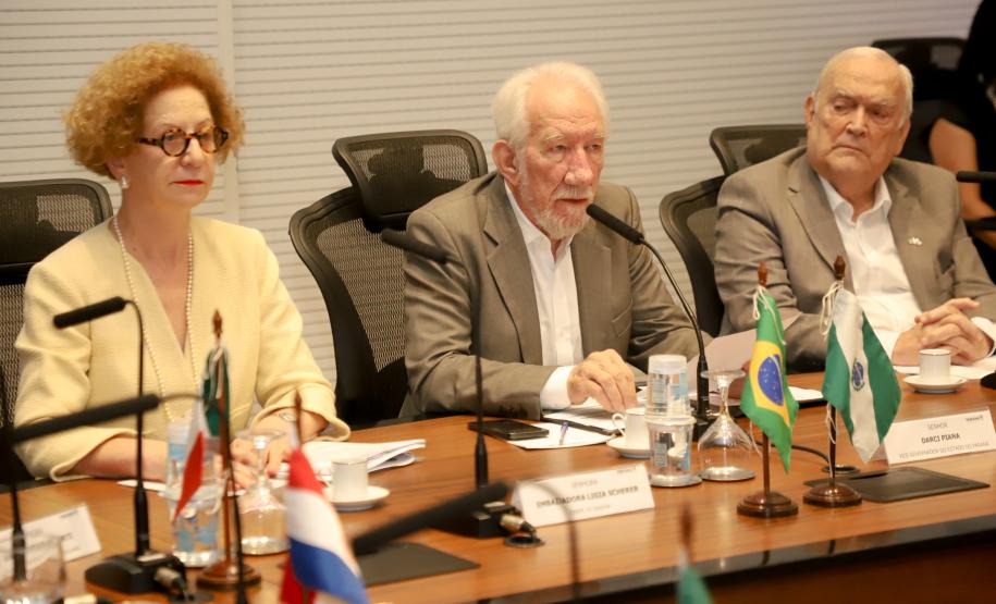 Representantes de 39 países: Piana apresenta potencial do Paraná ao Corpo Consular