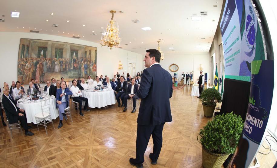 Ratinho Junior apresenta avanços econômicos e sociais do Paraná a empresários