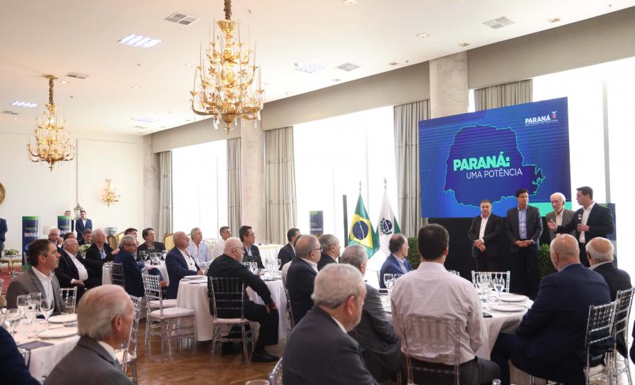 Ratinho Junior apresenta avanços econômicos e sociais do Paraná a empresários