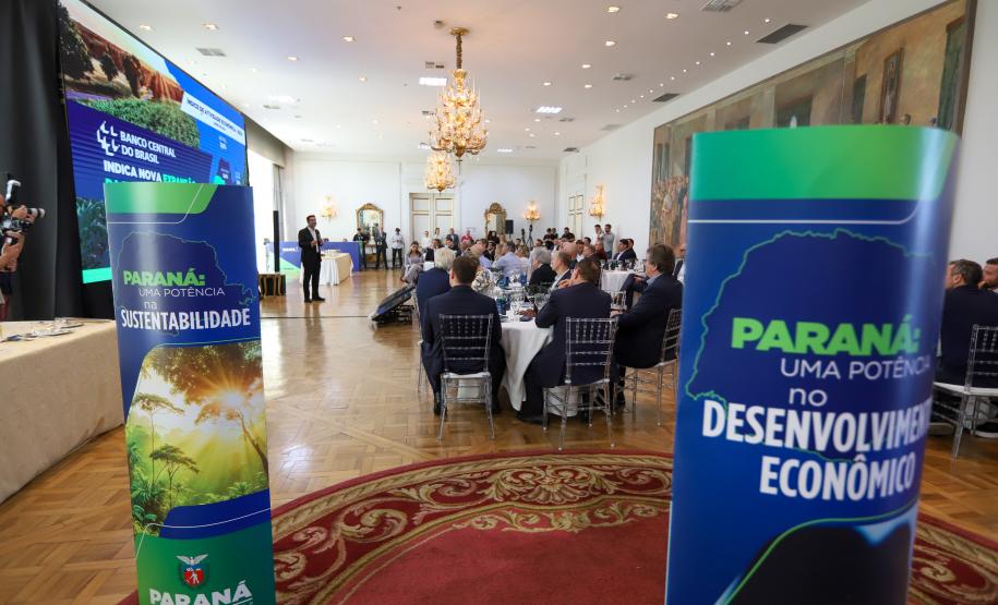 Governador mostra investimentos no Paraná a empresários: R$ 285 bi desde 2019