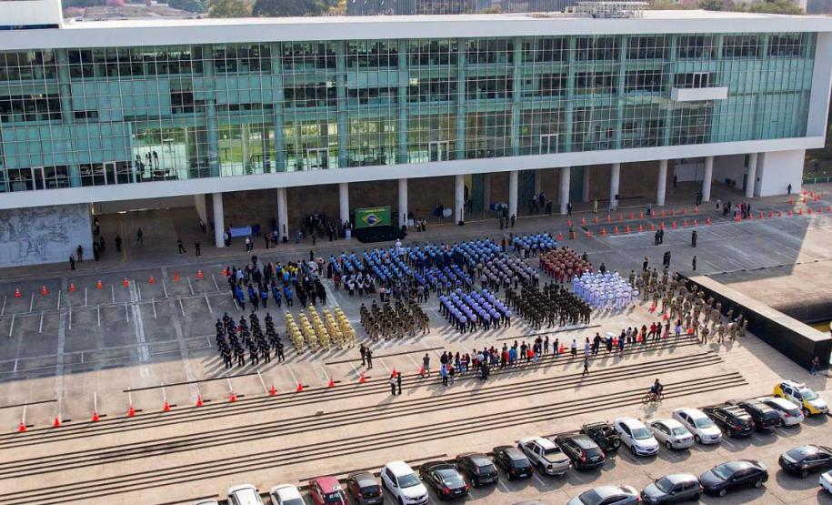 Governo do Estado e Exército abrem comemorações da Semana da Pátria em Curitiba