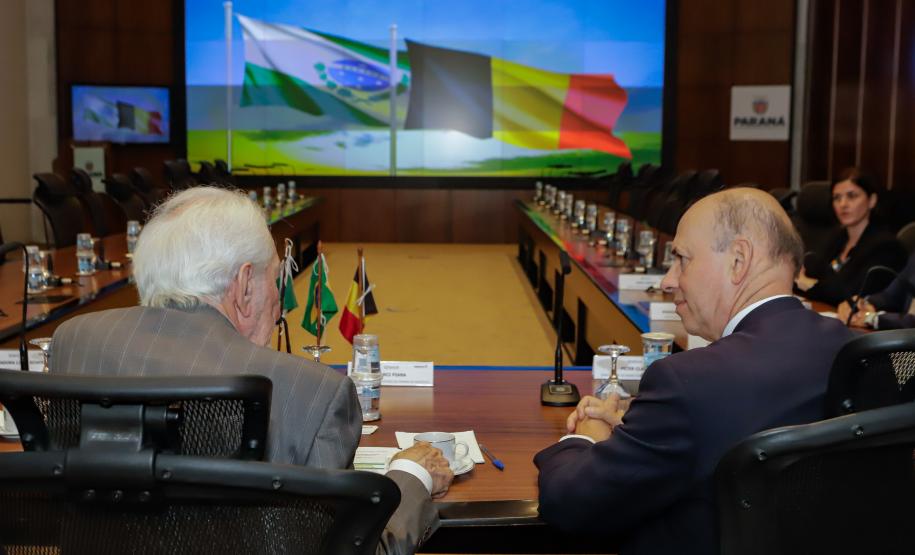 Piana destaca desenvolvimento sustentável do Paraná ao embaixador da Bélgica