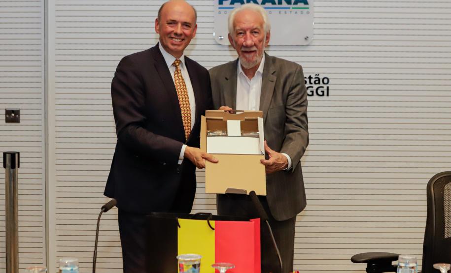Piana destaca desenvolvimento sustentável do Paraná ao embaixador da Bélgica