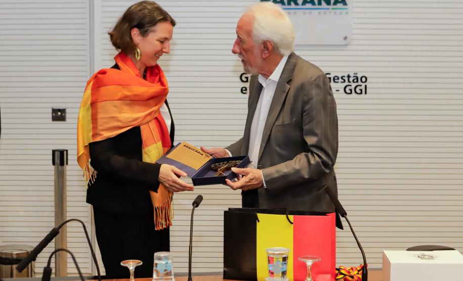Piana destaca desenvolvimento sustentável do Paraná ao embaixador da Bélgica