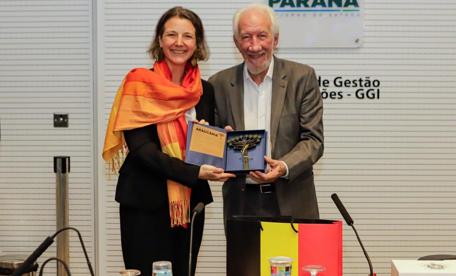 Piana destaca desenvolvimento sustentável do Paraná ao embaixador da Bélgica
